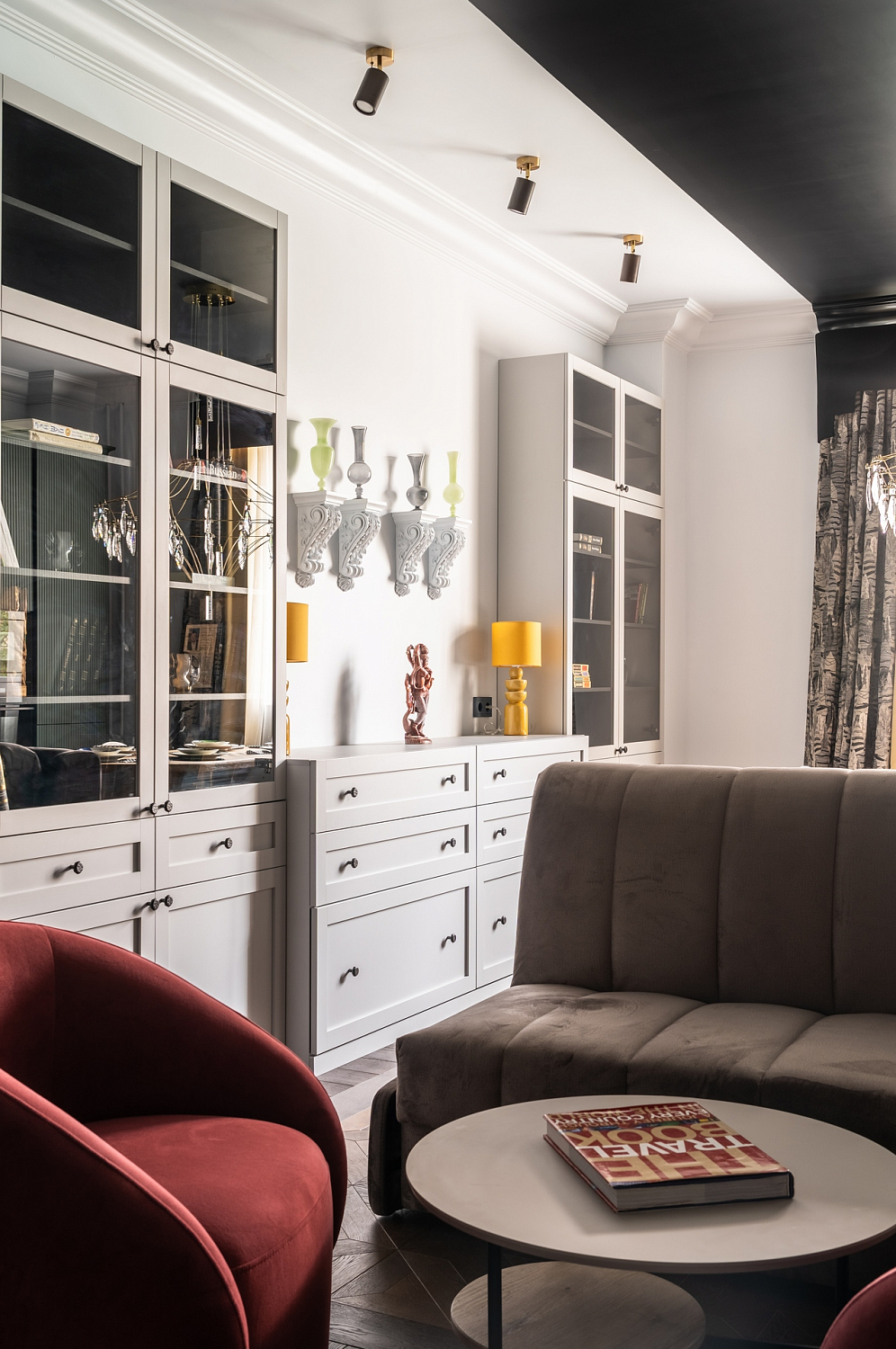 Manon's Maison снова в квартирном вопросе